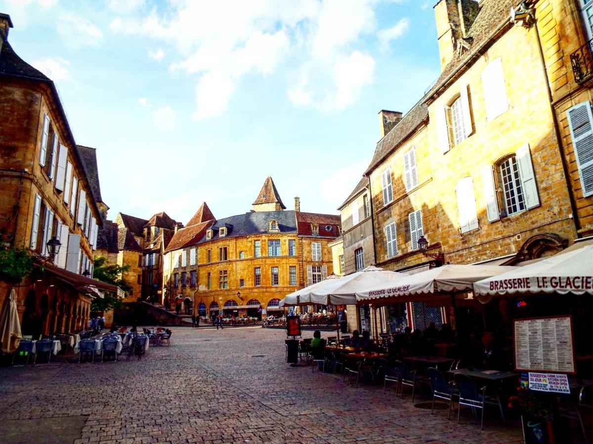 Centrally Located Sarlat Apartment With Medieval Town Views Экстерьер фото