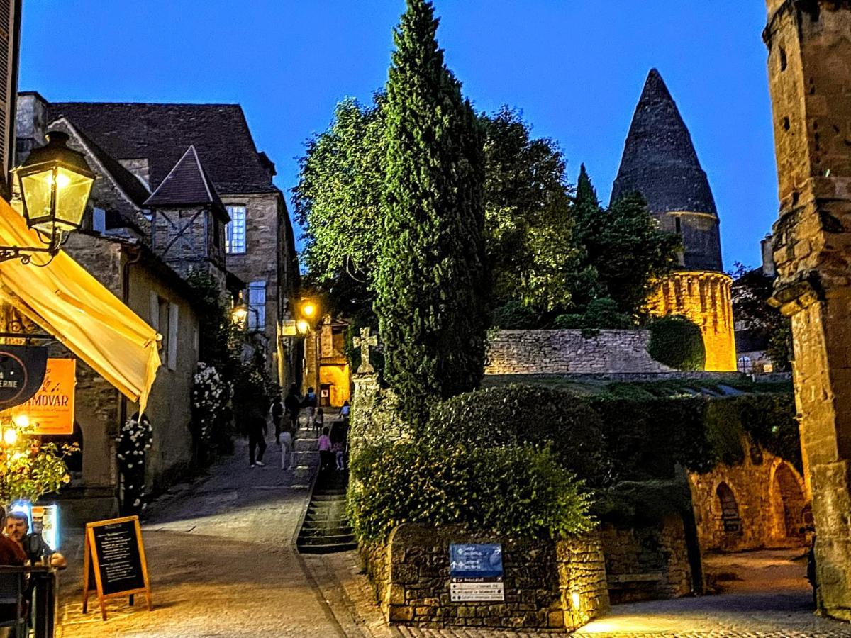 Centrally Located Sarlat Apartment With Medieval Town Views Экстерьер фото