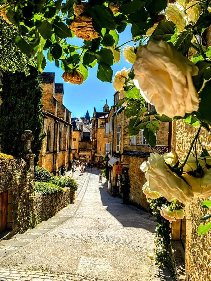 Centrally Located Sarlat Apartment With Medieval Town Views Экстерьер фото