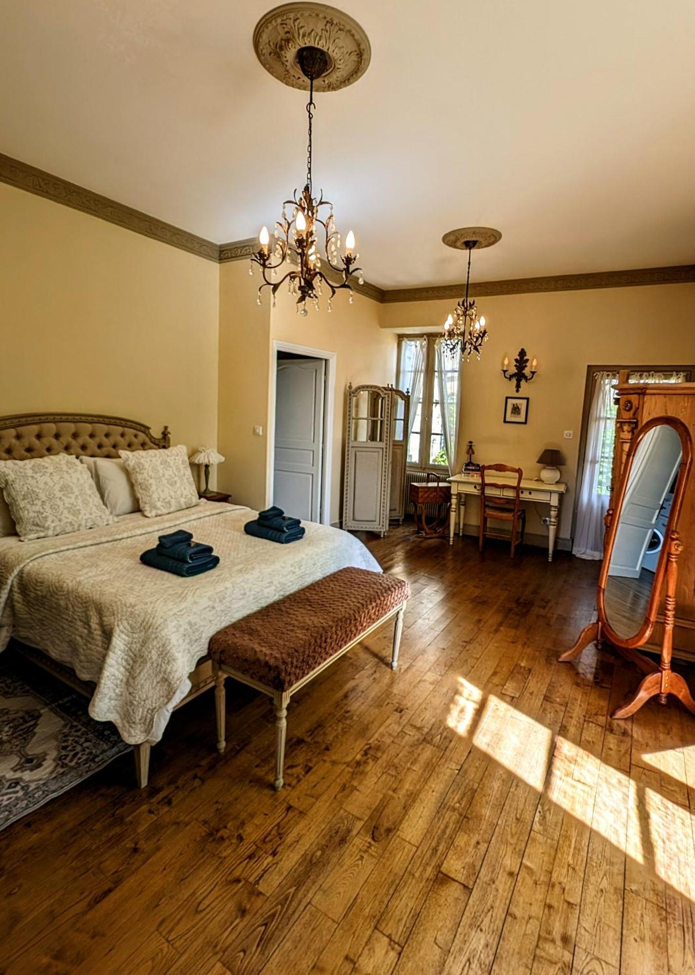 Centrally Located Sarlat Apartment With Medieval Town Views Экстерьер фото