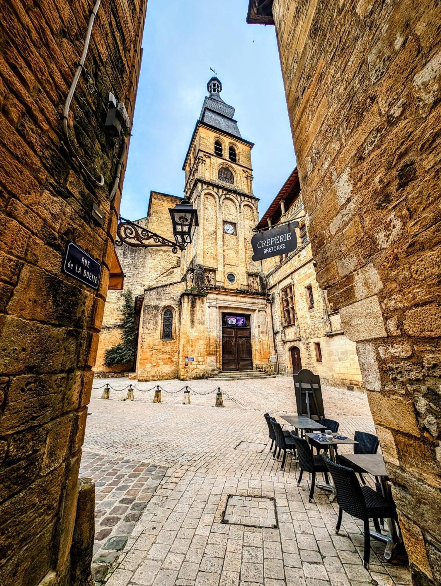 Centrally Located Sarlat Apartment With Medieval Town Views Экстерьер фото